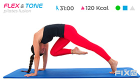 allenamento di pilates con esercizi total body focus plank