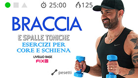 allenamento mirato per braccia e spalle con pesetti con addominali