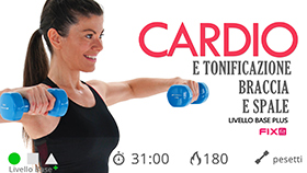 allenamento con esercizi total body a circuito e pesetti