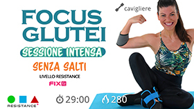 allenamento Resistance glutei con esercizi in piedi e a terra