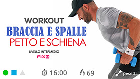 allenamento veloce per braccia, spalle, petto e schiena con i pesetti