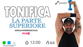 mini allenamento per la parte superiore con pesetti