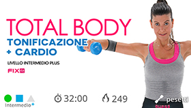 allenamento total body con esercizi a corpo libero, pesetti e cardio