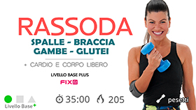 allenamento total body con esercizi cardio di facile esecuzione e tonificazione mirata con pesetti