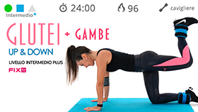 allenamento di tonificazione per gambe e glutei con cavigliere