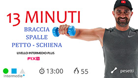 allenamento veloce per braccia, petto, spalle e schiena con pesetti