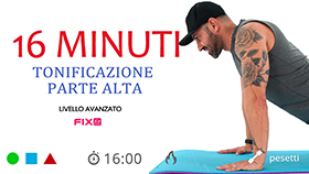 mini allenamento per tonificare spalle e braccia con pesetti e a corpo libero