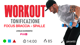 allenamento veloce per tonificare braccia e spalle con pesetti