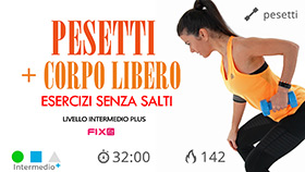 Allenamento di tonificazione total body  con esercizi a corpo libero e con pesetti