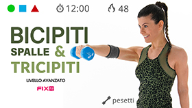 allenamento veloce e impegnativo con esercizi mirati per tonificare bicipiti, tricipiti e spalle con pesetti