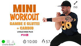 mini allenamento con esercizi semplici per gambe e glutei con cardio