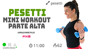 allenamento veloce  con esercizi di tonificazione per braccia e spalle con pesetti