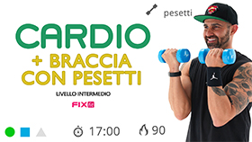 allenamento dinamico con esercizi di tonificazione delle braccia ed esercizi cardio