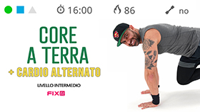 allenamento veloce e dinamico con lavoro cardiovascolare e varianti di plank