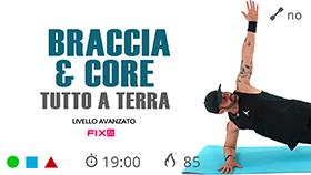 allenamento veloce per braccia e core a terra