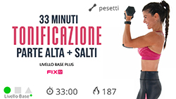 allenamento completo con sessioni miste di cardio e tonificazione a corpo libero e con pesetti