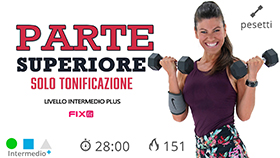 allenamento di tonificazione mirata per braccia e spalle con varianti plank ed esercizi a basso impatto