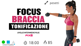 allenamento mirato per tonificare braccia e spalle con esercizi a corpo libero e con pesetti