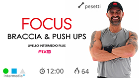 allenamento di tonificazione veloce con pesetti ed esercizi impegnativi a corpo libero focus braccia e spalle