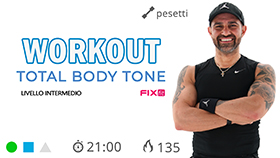 allenamento total body con sessioni combinate in piedi a e terra
