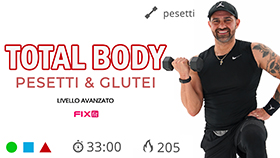 allenamento total body con sessioni combinate in piedi a e terra