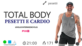 allenamento total body di 20 minuti con tonificazione e cardio