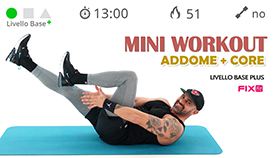 mini allenamento con esercizi per addominali e core stability