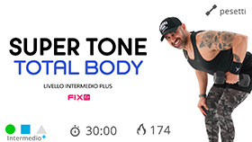 allenamento Suer Tone con esercizi di tonificazione mirata per tutto il corpo con pesetti