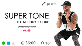 allenamento total body con pesetti ed esercizi a terra per la core stability