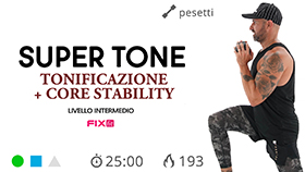 allenamento di tonificazione Super Tone con esercizi mirati in piedi e a terra