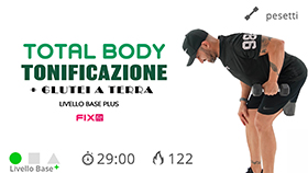 allenamento total body senza salti della durata di 30 minuti con sessioni in piedi a terra