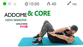 allenamento a terra con addominali e varianti plank