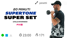 allenamento Super Tone con esercizi total body e varianti plank