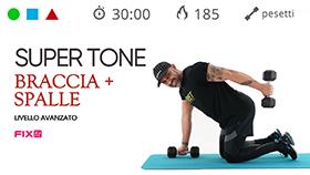 allenamento impegnativo per braccia e spalle della durata di 30 minuti