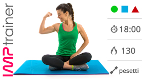 allenamento con pesetti per le braccia e varianti di plank