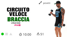 allenamento breve a circuito con pesi per braccia spalle e schiena