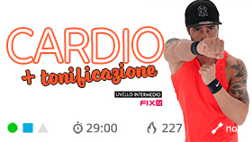 allenamento total body ad alta intensità con addominali