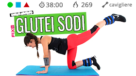 allenamento per gambe e glutei con cavigliere
