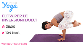 allenamento di Yoga Flow dove andremo ad approcciarci al mondo delle inversioni
