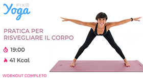 mini allenamento di Yoga che distende la muscolatura e la rafforza