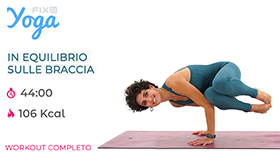 allenamento Yoga per preparare la posizione di Parsva Bakasana, il corvo laterale
