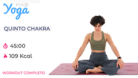 allenamento di yoga con focus sul quinto chakra