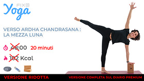 allenamento breve della versione completa Verso Ardha Chandrasana presente nel diario Premium