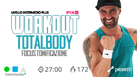 allenamento di tonificazione total body con pesetti