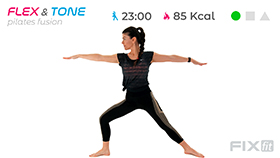 allenamento di pilates con esercizi per gambe, glutei, core e schiena