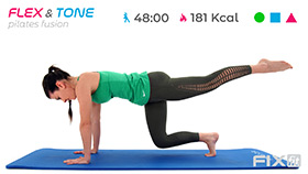 allenamento completo di pilates con esercizi impegnativi in piedi e a terra